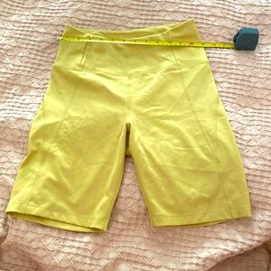 Girlfriend Collective Bike Shorts in size M